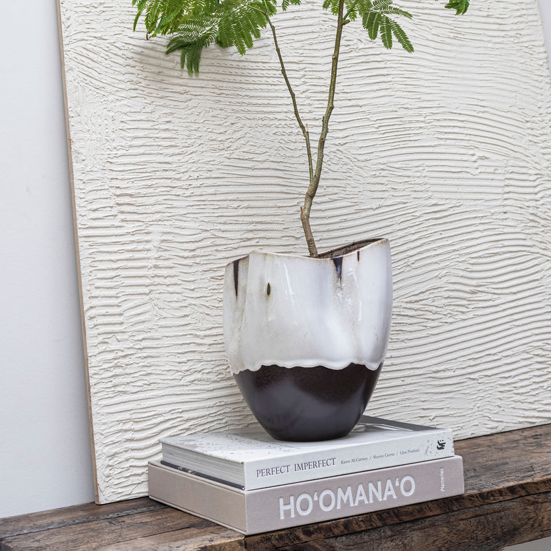 BY HAND curve vase, small, Off-white