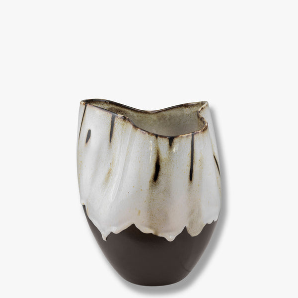 BY HAND curve vase, small, Off-white