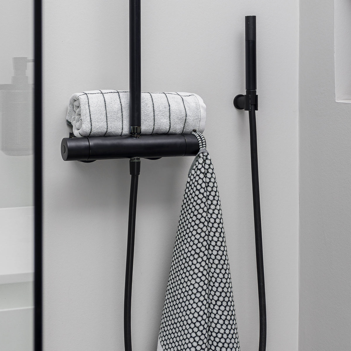GRID bademåtte, Black / Off-white