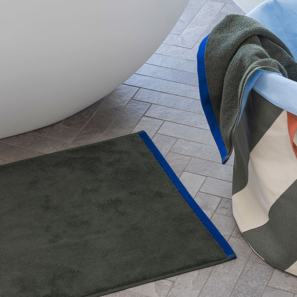 SOFT bademåtte, Dark olive / Light blue